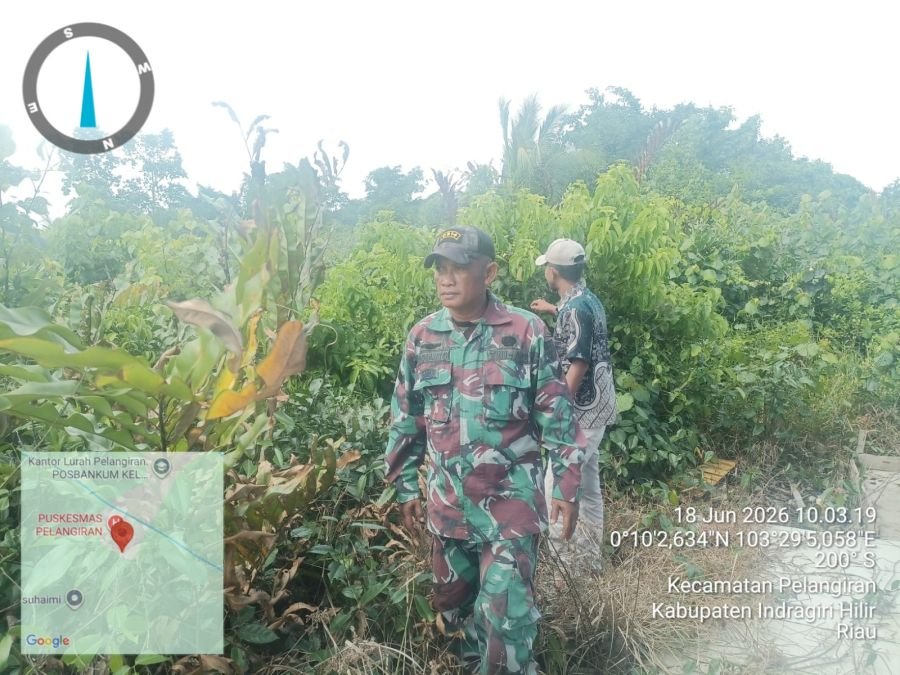 Babinsa Koramil 10/Pelangiran Tingkatkan Kewaspadaan Karhutla Melalui Patroli Rutin Wilayah Binaan