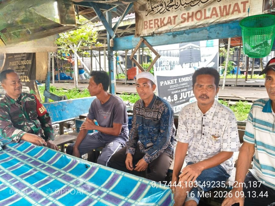 Babinsa Koramil 10/PLG Serda Chandra Bastian Intensif Jalin Komunikasi dengan Warga Pasar