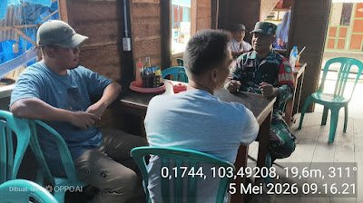 Babinsa Koramil 10/Plg Turun ke Pasar, Perkuat Kemanunggalan TNI dan Warga