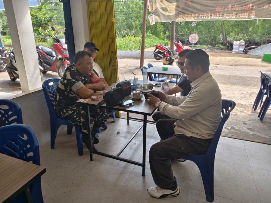 Babinsa Koramil 11 PBR Laksanakan Komsos Bersama Humas PT RSUP Pulau Burung Inhil