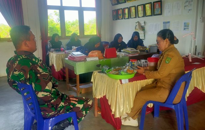 Babinsa Koramil 11/ Pulau Burung Dukung Peran Guru Cetak Generasi Unggul