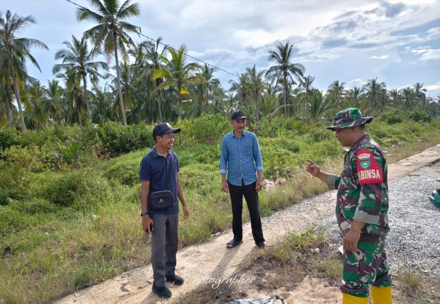 Babinsa Koramil 11/PBR Bersama Masyarakat Laksanakan Patroli Tapal Batas, Titik Api dan Asap Nihil