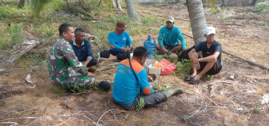 Babinsa Koramil 11/PBR Laksanakan Komunikasi Sosial dengan Warga Pulau Burung