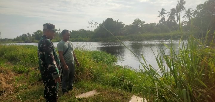 Babinsa Koramil 11/PBR Patroli Tapal Batas, Pastikan Wilayah Sri Danai Jaya Aman dari Karhutla