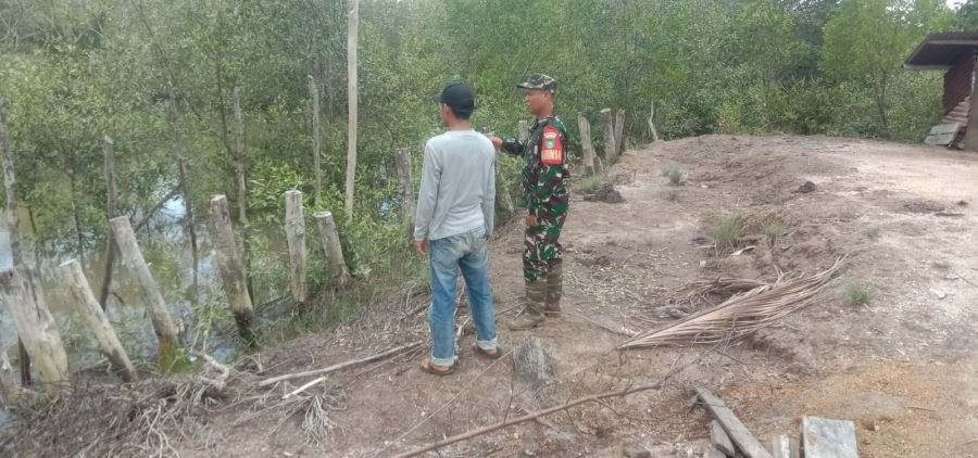 Babinsa Koramil 11/PBR Patroli Tapal Batas, Pastikan Wilayah Pulau Burung Aman dari Karhutla