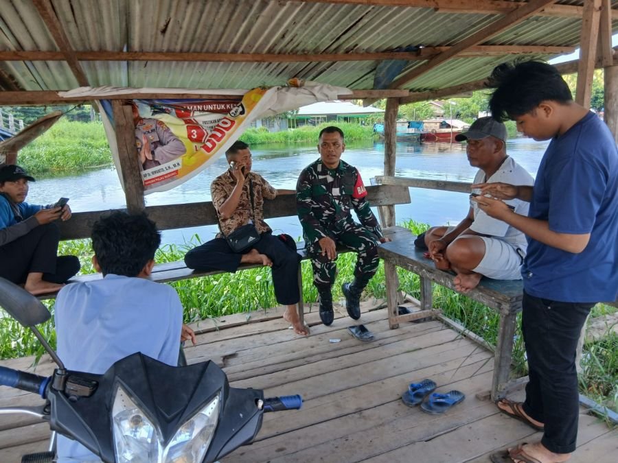 Babinsa Koramil 11/PBR Pererat Silaturahmi dengan Tukang Ojek Pangkalan di Pulau Burung