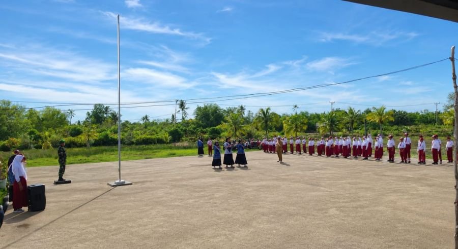 Babinsa Koramil 11/PBR Pimpin Upacara Hari Lahir Pancasila di SDN 023, Tanamkan Nilai Kebangsaan