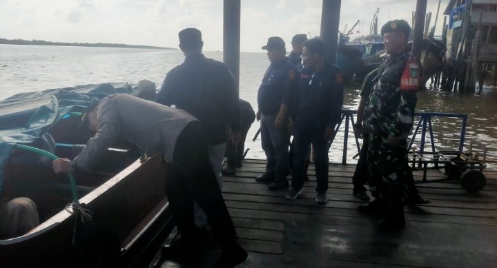 Babinsa Koramil 11/Pulau Burung Bersama KSOP Tingkatkan Keselamatan Penumpang Angkutan Laut