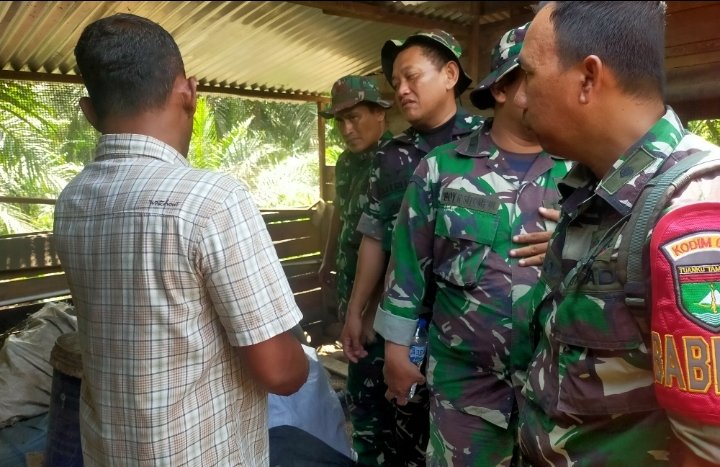Babinsa Koramil 11/Pulau Burung Tingkatkan SDM Peternak Lewat Pelatihan Budidaya Ayam KUB