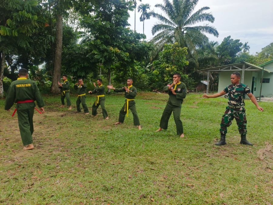 Babinsa Koramil 11/Tambusai Latih Kemampuan Bela Diri Pencak Silat,