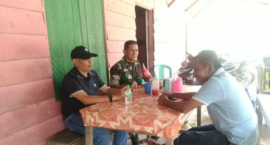 Babinsa Koramil 11/Tbs Tingkatkan Komunikasi Bersama Warga