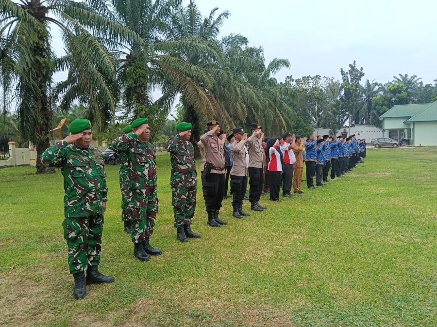 Babinsa Koramil 11/Tbs Upacara Hari Kesadaran Nasional di Kantor Kecamatan Tambusai Utara*