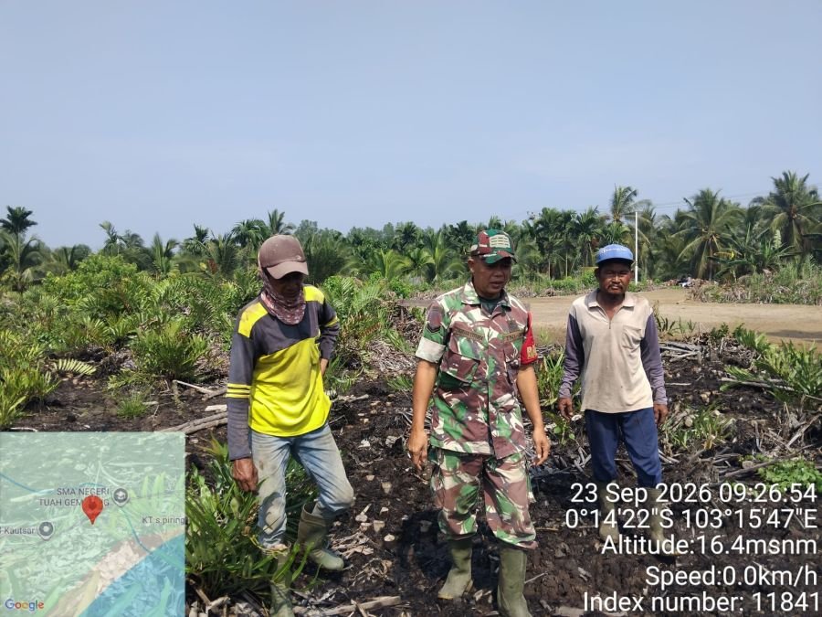 Babinsa Koramil 12 Batang Tuaka Patroli Tapal Batas, Titik Api Nihil