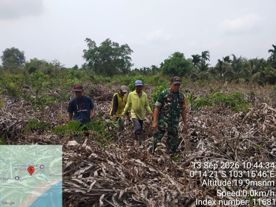 Babinsa Koramil 12 Batang Tuaka Patroli Tapal Batas, Api dan Asap Nihil