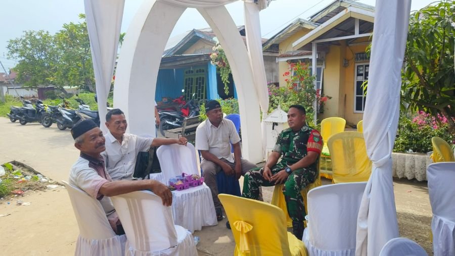 Babinsa Batang Tuaka Ajak Warga Simpang Jaya Perkuat Gotong Royong