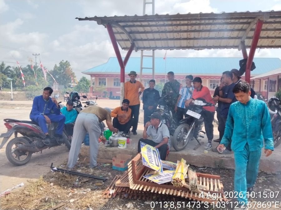 Babinsa Koramil 12/Batang Tuaka Ajak Warga Jaga Kebersihan dan Pererat Silaturahmi
