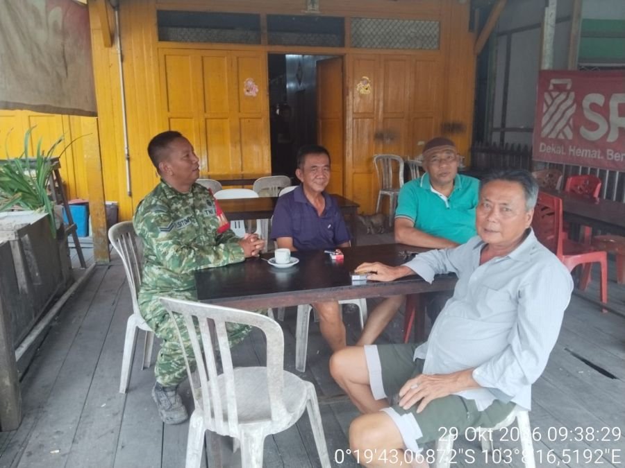 Babinsa Koramil 12/Batang Tuaka Ajak Warga Sungai Dusun Jaga Kerukunan