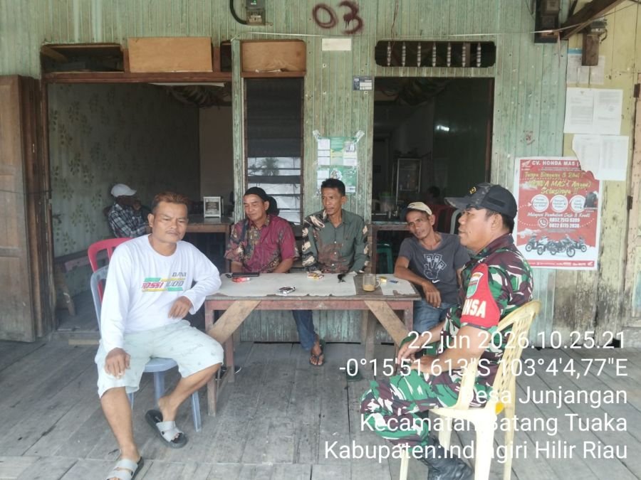 Babinsa Koramil 12/Batang Tuaka Ajak Warga Perkuat Gotong Royong dan Semangat Pancasila
