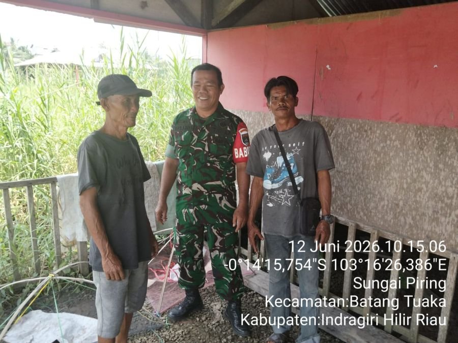 Babinsa Koramil 12/Batang Tuaka Ajak Warga Amalkan Nilai Pancasila dan Waspada Cuaca Buruk