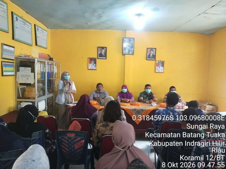 Babinsa Koramil 12/Batang Tuaka Dampingi Penyaluran Insentif Dana Desa