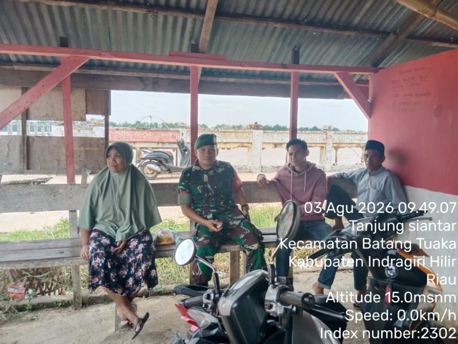 Babinsa Koramil 12/Batang Tuaka Gelar Komsos, Ajak Warga Tingkatkan Sinergi dan Kepedulian Lingkunga