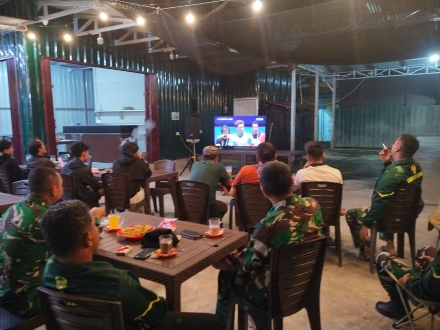 Babinsa Koramil 12/Batang Tuaka Gelar Nobar Piala Dunia 2026 Bersama Warga, Pererat Silaturahmi dan
