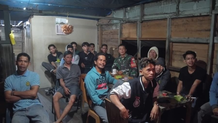 Babinsa Koramil 12/Batang Tuaka Gelar Nobar Final Piala Dunia 2026 Bersama Warga