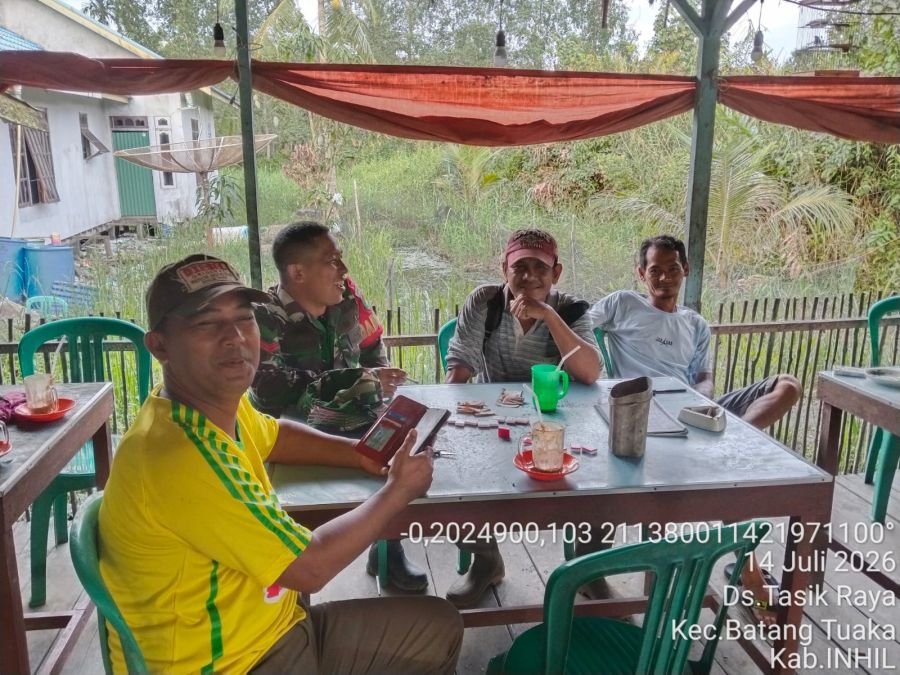 Babinsa Koramil 12/Batang Tuaka Gelar Komsos, Ajak Warga Tasik Raya Tingkatkan Keamanan Lingkungan