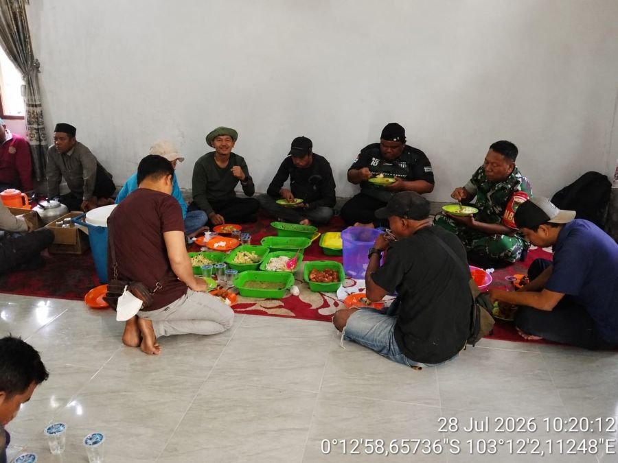 Babinsa Koramil 12/Batang Tuaka Hadiri Aqiqah Warga, Pererat Silaturahmi dengan Masyarakat