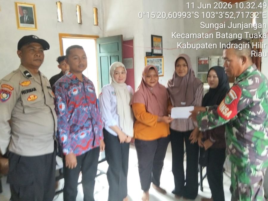Babinsa Koramil 12/Batang Tuaka Hadiri Penyaluran BLT Dana Desa dan Insentif ADD/DD di Sungai Junjan