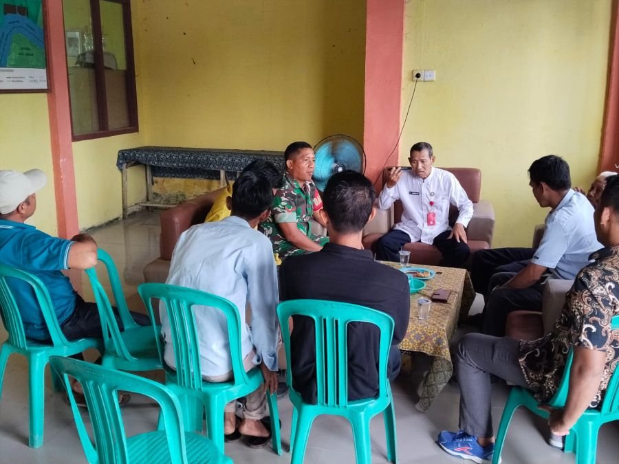 Babinsa Koramil 12/Batang Tuaka Imbau Warga Tertib Administrasi Kependudukan