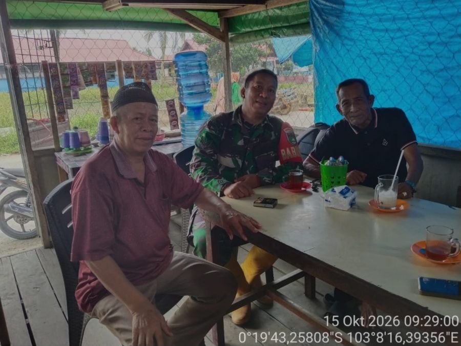 Babinsa Koramil 12/Batang Tuaka Imbau Warga Tingkatkan Kewaspadaan Lingkungan