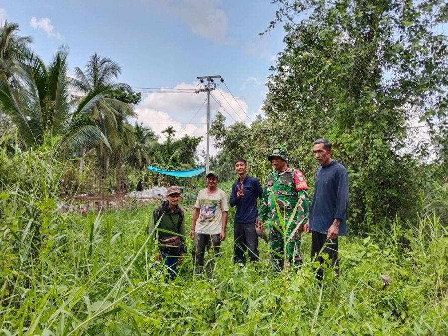 Babinsa Koramil 12/Batang Tuaka Intensifkan Patroli Tapal Batas, Pastikan Wilayah Aman dari Karhutla