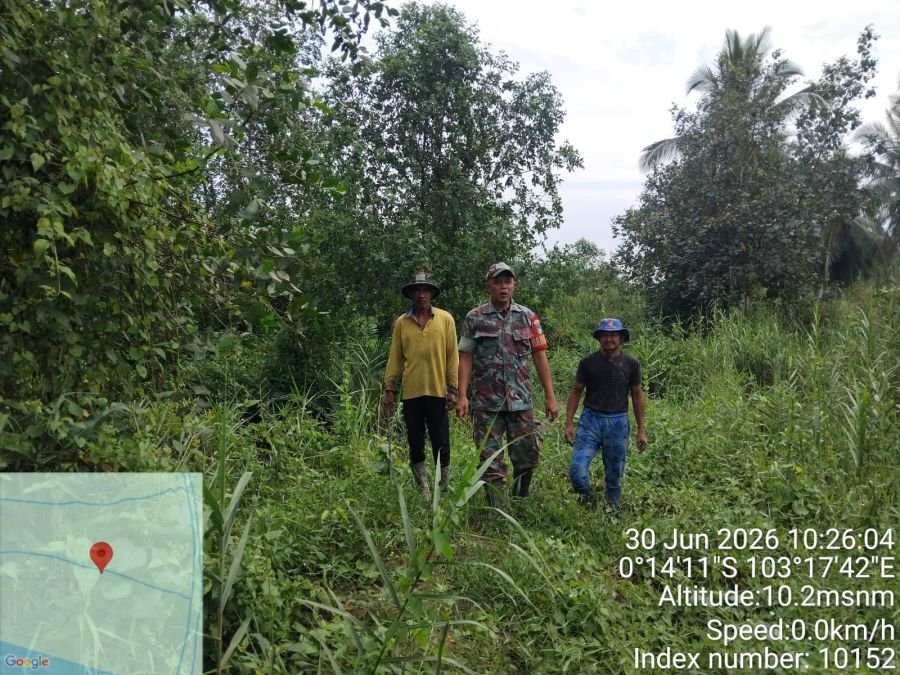 Babinsa Koramil 12/Batang Tuaka Intensifkan Patroli Tapal Batas, Pastikan Wilayah Bebas Titik Api