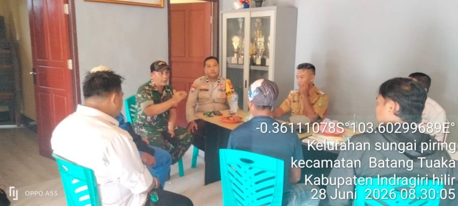 Babinsa Koramil 12/Batang Tuaka Komsos Bersama Warga Kuala Sebatu, Ajak Cegah Karhutla
