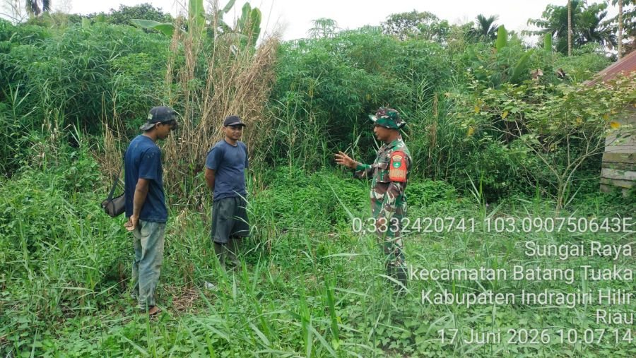Babinsa Koramil 12/Batang Tuaka Laksanakan Patroli Tapal Batas, Tidak Ditemukan Titik Api maupun Asa