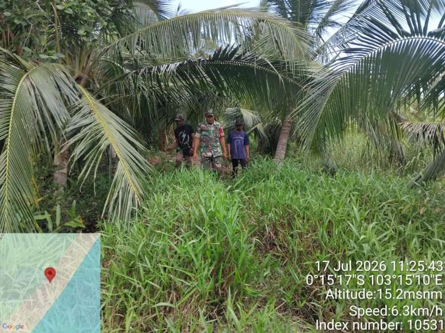 Babinsa Koramil 12/Batang Tuaka Laksanakan Patroli Tapal Batas, Situasi Wilayah Aman dan Kondusif