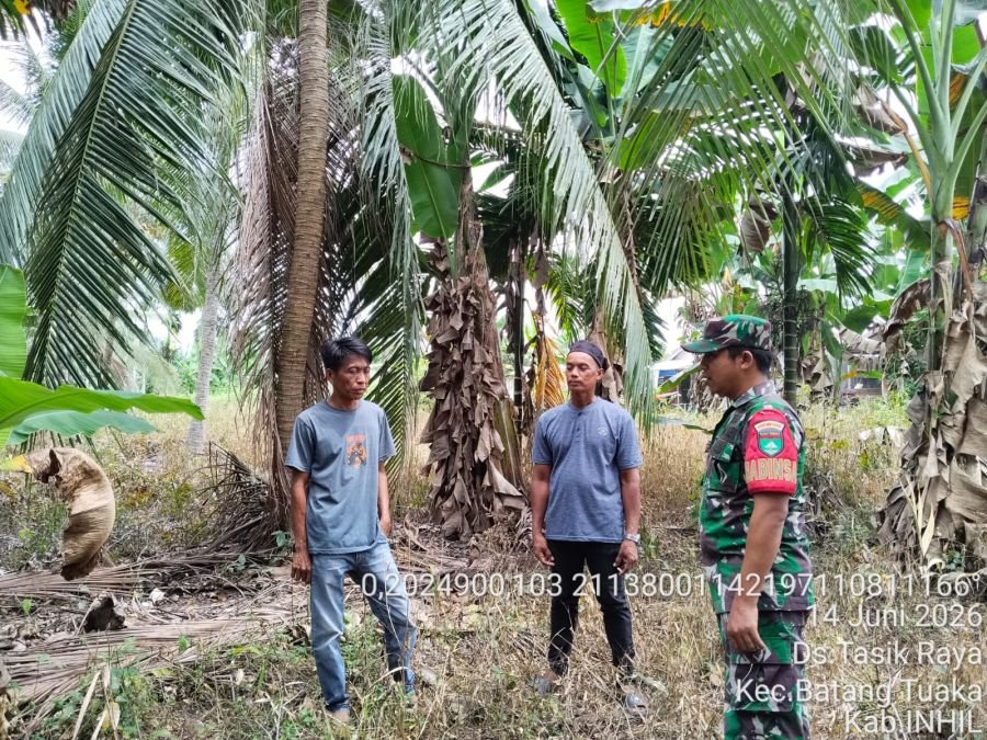 Babinsa Koramil 12/Batang Tuaka Patroli Tapal Batas di Desa Tasik Raya, Situasi Aman dan Kondusif