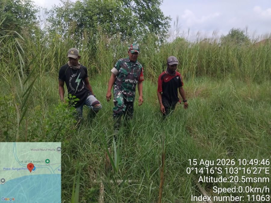 Babinsa Koramil 12/Batang Tuaka Patroli Tapal Batas, Pastikan Wilayah Sungai Piring Aman dan Kondusi