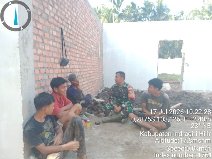Babinsa Koramil 12/Batang Tuaka Pererat Silaturahmi Melalui Komsos di Desa Tanjung Siantar