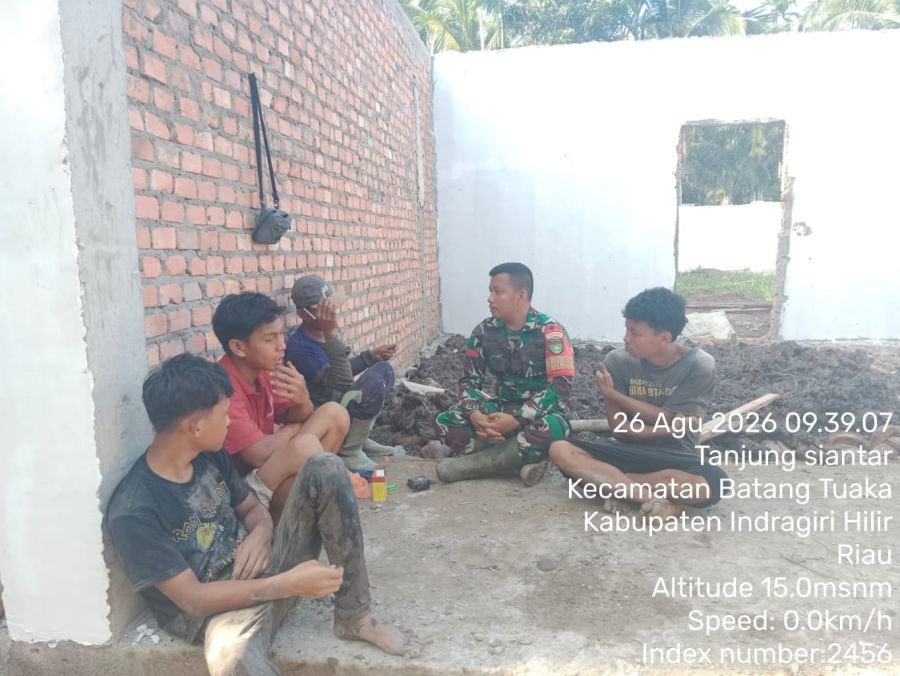 Babinsa Koramil 12/Batang Tuaka Perkuat Silaturahmi dengan Warga Desa Tanjung Siantar