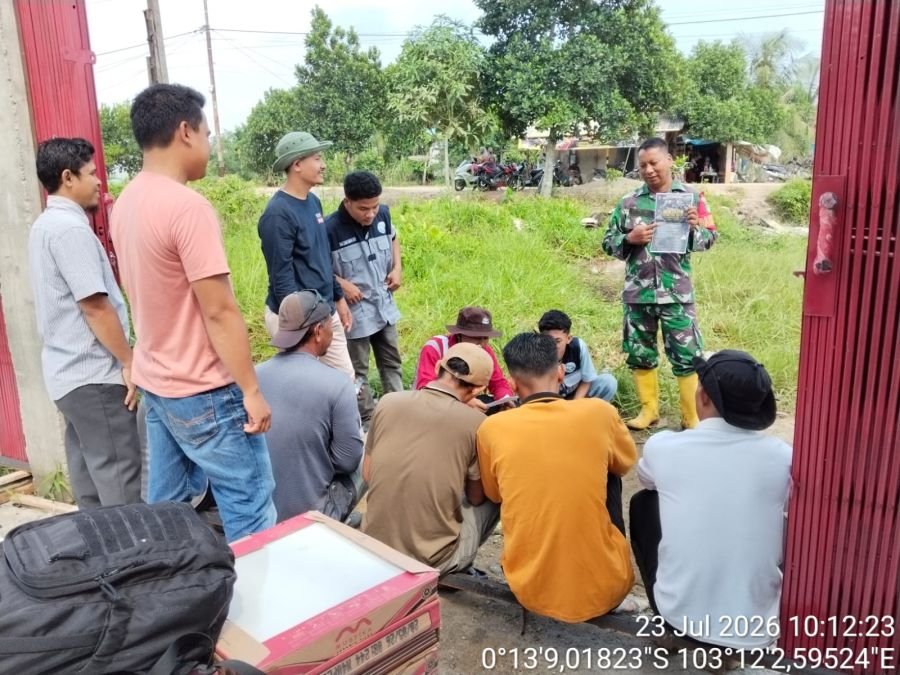Babinsa Koramil 12/Batang Tuaka Sosialisasikan Penerimaan Bintara dan Tamtama TNI AD kepada Warga