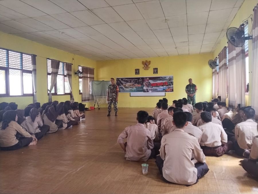 Babinsa Koramil 12/Batang Tuaka Sosialisasikan Rekrutmen Calon Bintara dan Tamtama TNI AD di SMU Neg