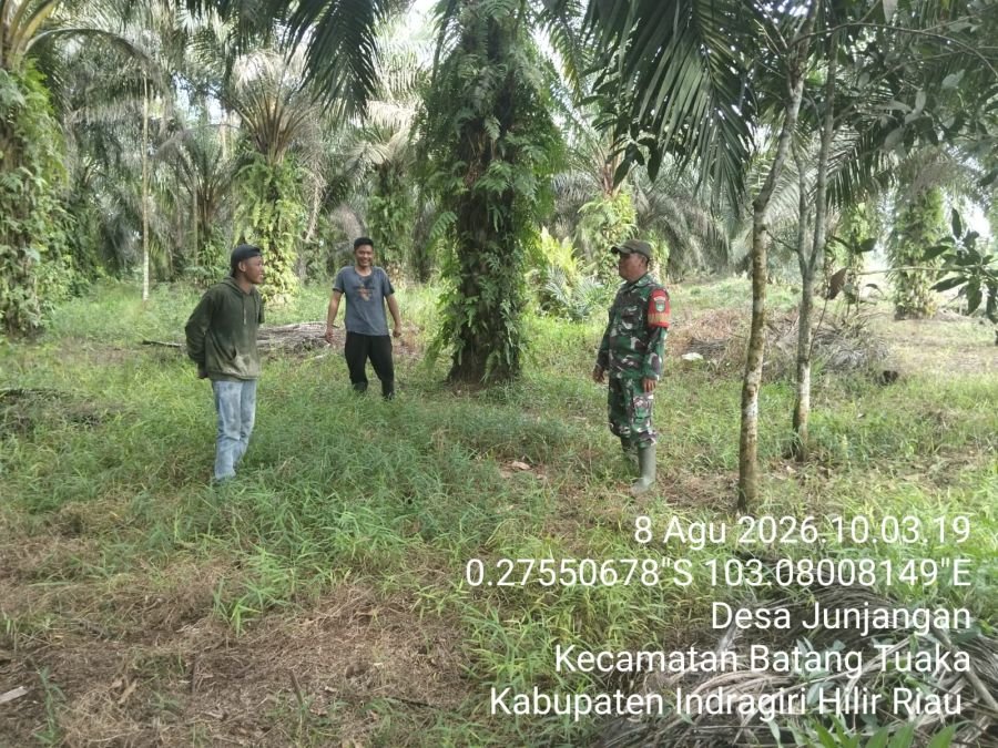 Babinsa Koramil 12/Batang Tuaka Sosialisasikan Pencegahan Karhutla di Desa Sungai Junjangan