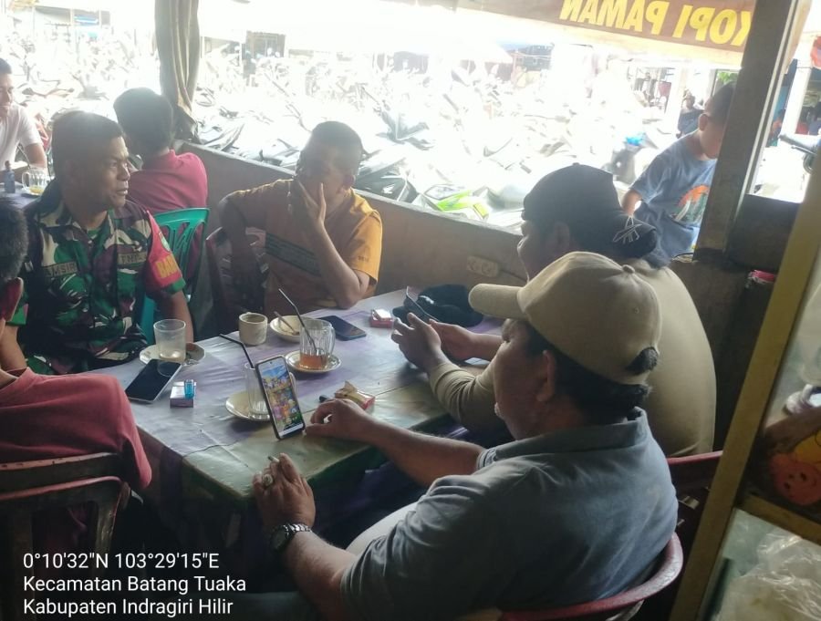 Babinsa Koramil 12/BTK Ajak Warga Gemilang Jaya Jaga Kebersihan dan Keamanan Lingkungan