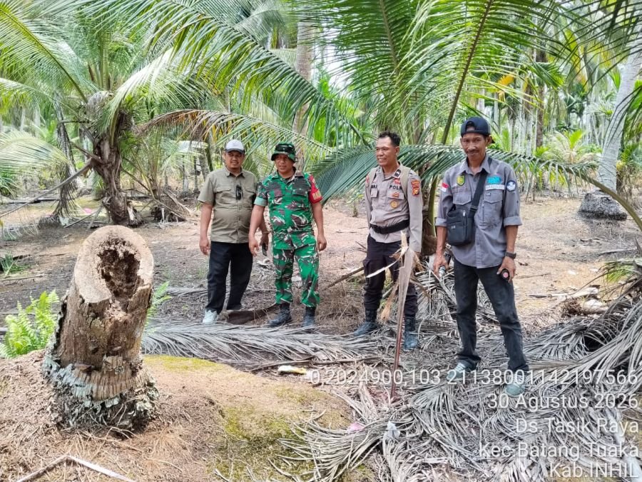 Babinsa Koramil 12/BTK Bersama Warga Patroli Tapal Batas, Pastikan Wilayah Aman dari km