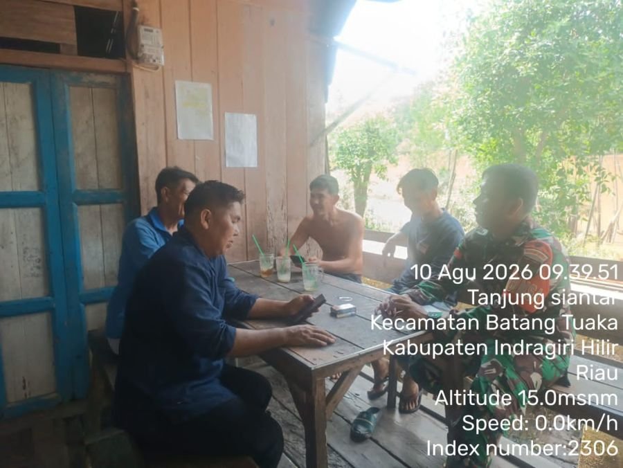 Babinsa Koramil 12/BTK Pererat Silaturahmi dengan Warga Desa Tanjung Siantar