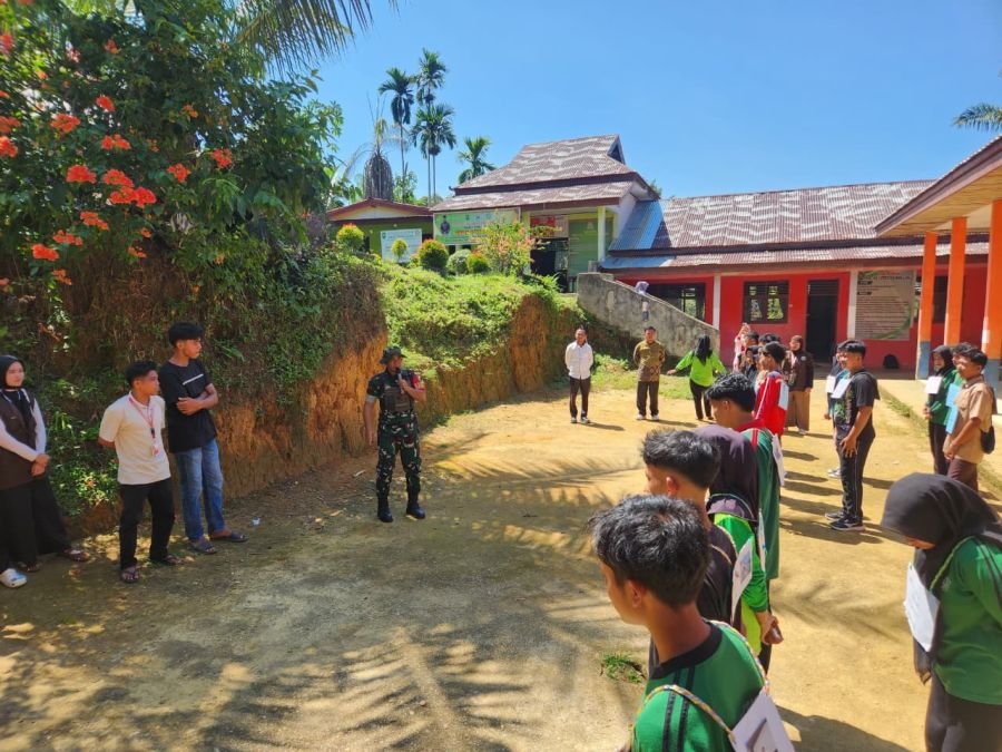 Babinsa Koramil 12/XIII Koto Kampar Isi Materi Wawasan Kebangsaan dan Bela Negara di SMK Al-Fitrah B