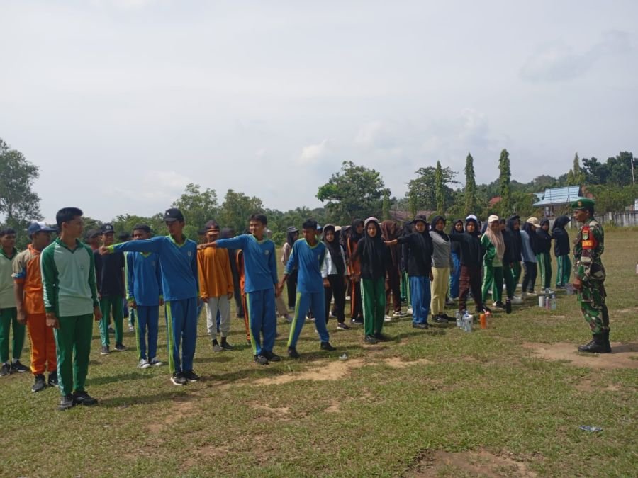 Babinsa Koramil 12/XIII Koto Kampar Isi Materi Wawasan Kebangsaan dan Bela Negara di SMA N 1 Batu be