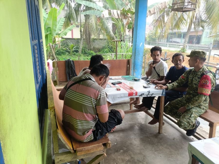 Babinsa Koramil 13/Rokan IV Koto Motivasi Orang Tua Persiapkan Anak untuk Menjadi Prajurit TNI AD